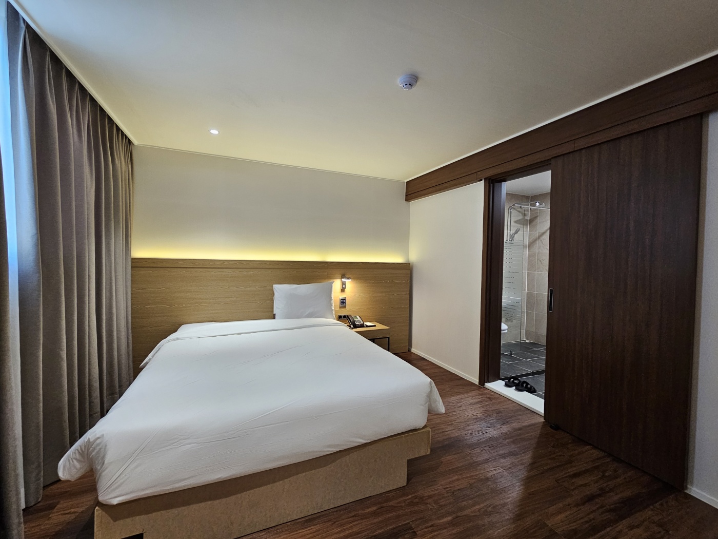room-card-img-4